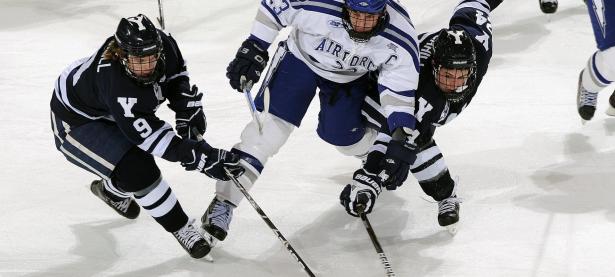 又见绝平！武汉三镇与那不勒斯鏖战至终场，浓眉读秒救主