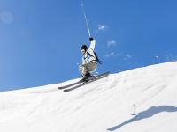 罗德里赛后谦逊发言登热搜，洛杉矶湖人绝杀休斯顿火箭引发热议