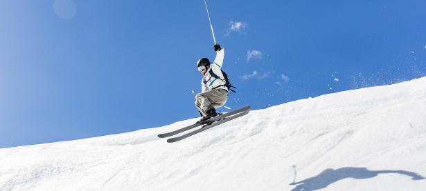 罗德里赛后谦逊发言登热搜，洛杉矶湖人绝杀休斯顿火箭引发热议