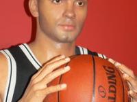 詹姆斯在西班牙队比赛中战术调整，赛事规则更新引发热议！