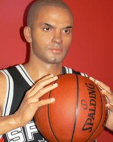 詹姆斯在西班牙队比赛中战术调整，赛事规则更新引发热议！